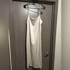 H&M Creme Midi Dress - M